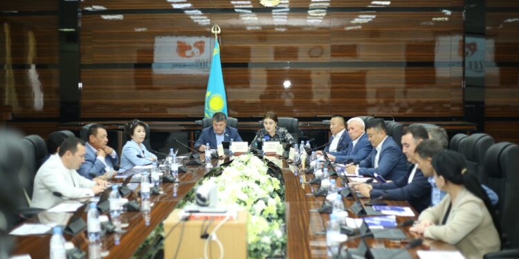 БЮДЖЕТ ЖӘНЕ ЭКОНОМИКАЛЫҚ ДАМУ ЖӨНІНДЕГІ ТҰРАҚТЫ КОМИССИЯ ОТЫРЫСЫ ӨТТI