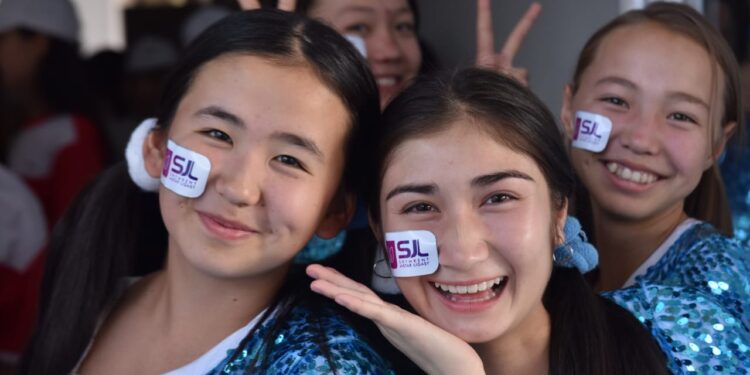 ПОБЕДИТЕЛЯМ «ШЫМКЕНТСКОЙ МОЛОДЕЖНОЙ ЛИГИ» ПОДАРИЛИ МИНИ-АВТОБУСЫ