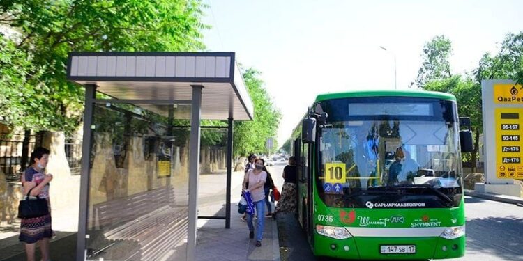 САЙЛАУ КҮНІ ШЫМКЕНТТІКТЕР ҚОҒАМДЫҚ КӨЛІКТЕ ТЕГІН ҚАТЫНАП ЖАТЫР