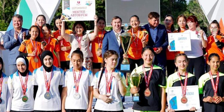 “ШЫМКЕНТ ЖАСТАР ЛИГАСЫНЫҢ” ЖЕҢІМПАЗДАРЫНА ШАҒЫН АВТОБУСТАР ТАБЫС ЕТІЛДІ