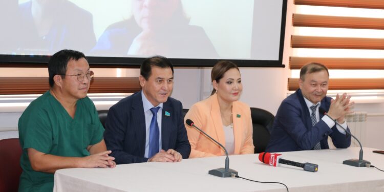 Бүгін Сенат депутаттарының өңірлерге жұмыс сапары басталды