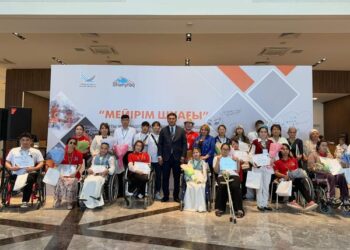 ТҮРКІСТАНДА ЕРЕКШЕ ЖАСТАРДЫҢ ӨНЕР ТУЫНДЫЛАРЫНЫҢ КӨРМЕСІ ӨТТІ