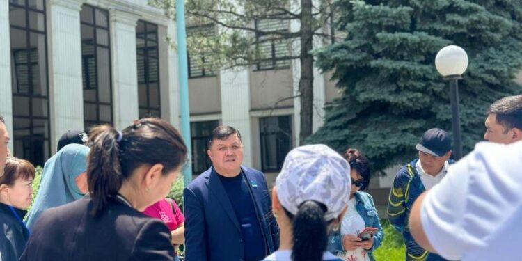 ТҮРКІСТАН: ОҢТҮСТІК ӨҢІРІНЕН 50-ГЕ ЖУЫҚ ОТБАСЫ ШЫҒЫС ҚАЗАҚСТАНҒА ЖОЛ ТАРТТЫ