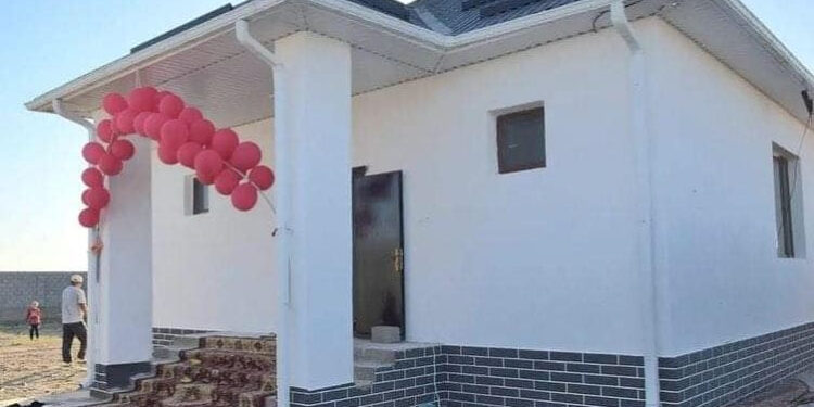 ТҮРКІСТАН: Созақтық түлектер бір жанұяға баспана сыйлады