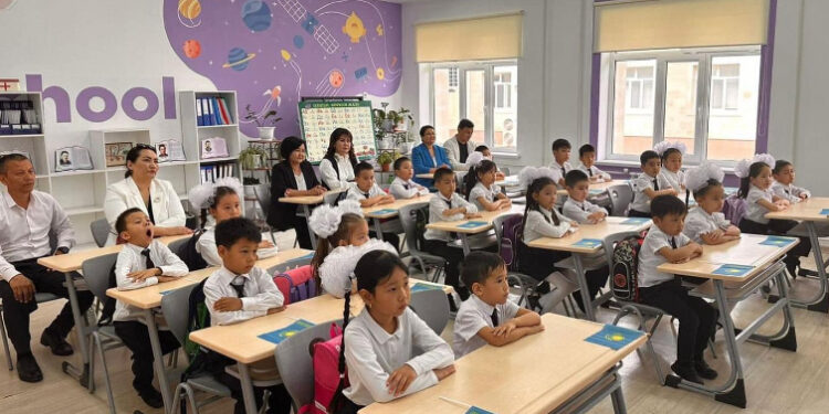 ТҮРКІСТАН: 500 мыңнан аса оқушы «Білімім – Отаныма» тәрбие сағатына қатысты