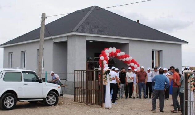 ТҮРКІСТАН: Созақтық түлектер бір жанұяға баспана сыйлады