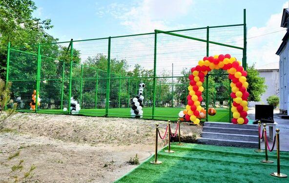 ТҮРКІСТАН: КЕНТАУЛЫҚ ТҮЛЕКТЕР МЕКТЕПКЕ СПОРТ АЛАҢШАСЫН САЛЫП БЕРДІ