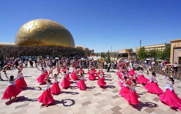 ТҮРКІСТАНДА ХАЛЫҚАРАЛЫҚ БАЛАЛАРДЫ ҚОРҒАУ КҮНІНДЕ 500 ОҚУШЫ БІР МЕЗЕТТЕ КҮЙ ТАРТТЫ