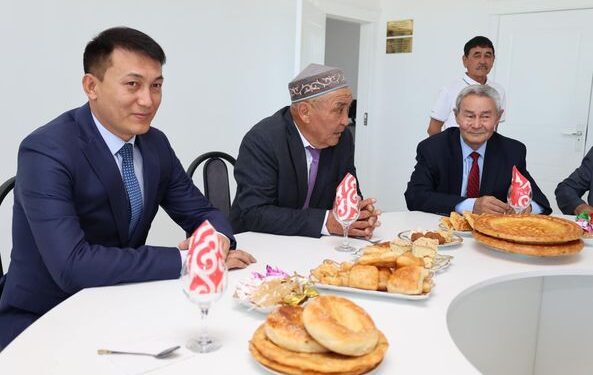 САУРАН: АУДАН ӘКІМІ ЕҢБЕК АРДАГЕРЛЕРІМЕН ЖАРҚЫН КЕЗДЕСУ ӨТКІЗДІ