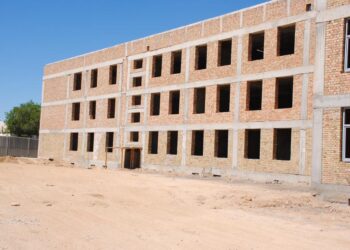 СОЗАҚТА «ЖАЙЛЫ МЕКТЕП» ЖОБАСЫ АЯСЫНДА  900 ОРЫНДЫҚ МЕКТЕПТІҢ ҚҰРЫЛЫСЫ ЖАЛҒАСУДА