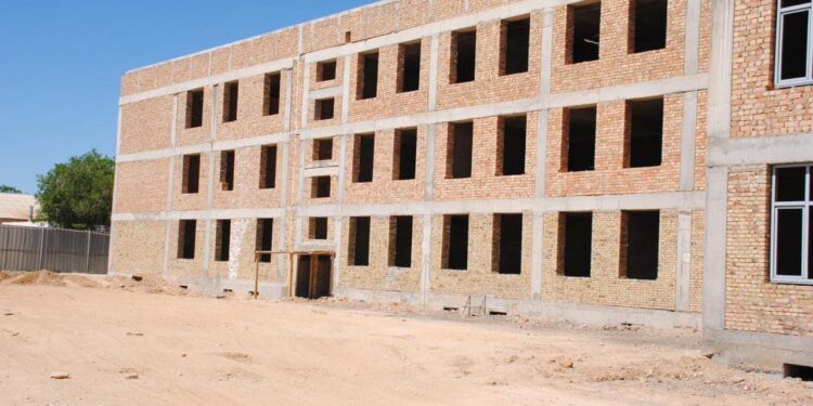 СОЗАҚТА «ЖАЙЛЫ МЕКТЕП» ЖОБАСЫ АЯСЫНДА  900 ОРЫНДЫҚ МЕКТЕПТІҢ ҚҰРЫЛЫСЫ ЖАЛҒАСУДА