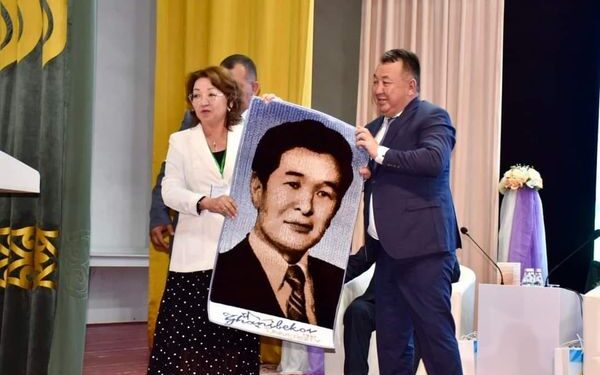 «ҚОЖАНОВТАНУ ӘЛЕМІ» КІТАБЫ МЕН «РУХ» АТТЫ КӨРКЕМ-ПУБЛИЦИСТИКАЛЫҚ ЖУРНАЛДЫҢ ТҰСАУЫ КЕСІЛДІ