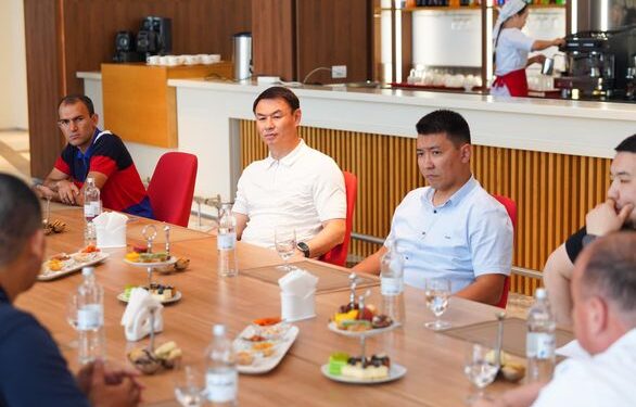 ДАРХАН САТЫБАЛДЫ ЖАС КӘСІПКЕРЛЕРМЕН ЕРКІН ФОРМАТТА КЕЗДЕСТІ