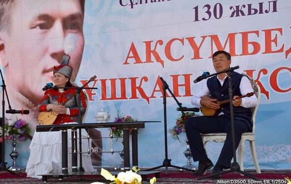 ТҮРКІСТАН: СҰЛТАНБЕК ҚОЖАНОВТЫҢ ТУҒАН АУЫЛЫ АҚСҮМБЕДЕ АҚЫНДАР АЙТЫСЫ ӨТТІ