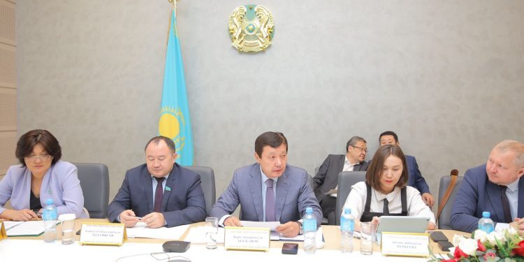 Адвокаттық қызмет пен заңгерлік көмек туралы заңнаманы жетілдіру мәселелері талқыланды