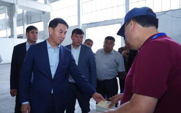 ДАРХАН САТЫБАЛДЫ КЕНТАУДА КӘСІПКЕРЛЕРМЕН КЕЗДЕСТІ