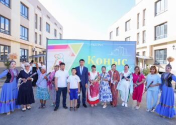 ТҮРКІСТАНДА КЕЗЕКТЕ ТҰРҒАН 100-ГЕ ЖУЫҚ ТҰРҒЫНҒА БАСПАНА КІЛТІ ТАПСЫРЫЛДЫ