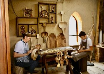 ТҮРКІСТАНДА ҚАЗАҚ ҚОЛӨНЕРІ ЖАНДАНА ТҮСТІ