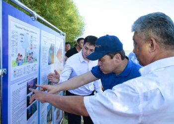 ТҮРКІСТАН: МАҚТААРАЛДАҒЫ ӘЛЕУМЕТТІК НЫСАНДАРДЫҢ ҚҰРЫЛЫСЫ ҚАДАҒАЛАНЫП, АЙМАҚТЫҢ МӘСЕЛЕЛЕРІ ТАЛҚЫЛАНДЫ