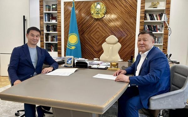 ДАРХАН САТЫБАЛДЫ ҚР ПАРЛАМЕНТІ МӘЖІЛІСІНІҢ ДЕПУТАТЫМЕН КЕЗДЕСТІ