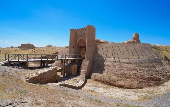 ТҮРКІСТАН: ТАРИХИ САУРАН ҚАЛАШЫҒЫН ТУРИЗМ ОРТАЛЫҒЫНА АЙНАЛДЫРУ ЖОЛДАРЫ ҚАРАЛДЫ