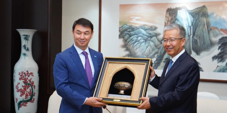 ТҮРКІСТАН ОБЛЫСЫНЫҢ ДЕЛЕГАЦИЯСЫ ҚЫТАЙДА МАҢЫЗДЫ КЕЛІССӨЗДЕР ЖҮРГІЗДІ