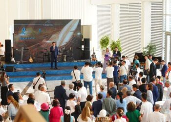 ОБЛЫС ӘКІМІ ДАРХАН САТЫБАЛДЫ БАҚ ӨКІЛДЕРІНЕ ҚҰРМЕТ КӨРСЕТТІ