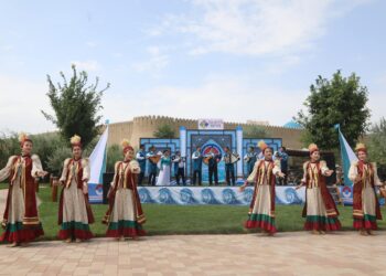 «ӨНЕРЛІ ӨЛКЕ»: ШАРДАРА АУДАНЫНЫҢ ӨНЕРПАЗДАРЫ ТҮРКІСТАНДА