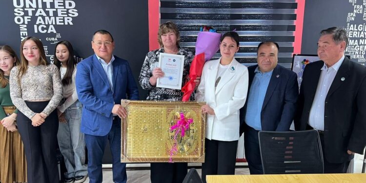 Шымкентте ҚХА-ның «Ассамблея. Праламент. Мәслихаттар» жобасы аясында өндіріс озаттары марапатталды