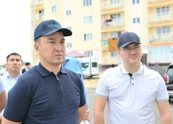 ТҮРКІСТАН ОБЛЫСЫ ӘКІМІ АППАРАТЫНЫҢ БАСШЫСЫ ЖЕТІСАЙ АУДАНЫНДАҒЫ ҚҰРЫЛЫС НЫСАНДАРЫН АРАЛАДЫ