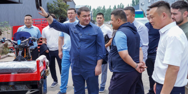 Түркістандық делегация Қытайдағы ірі өндіріс орындарына барды