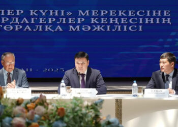 Түркістанда Әкелер күніне орай кеңейтілген төралқа мәжілісі өтті