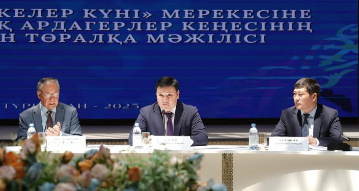 Түркістанда Әкелер күніне орай кеңейтілген төралқа мәжілісі өтті
