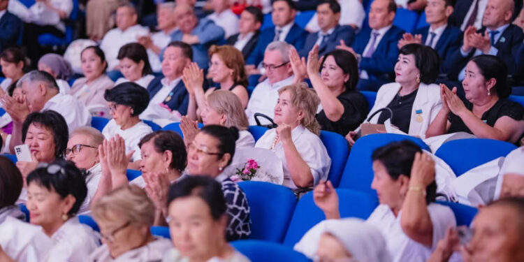 ТҮРКІСТАН: Медицина қызметкерлеріне құрмет көрсетілді