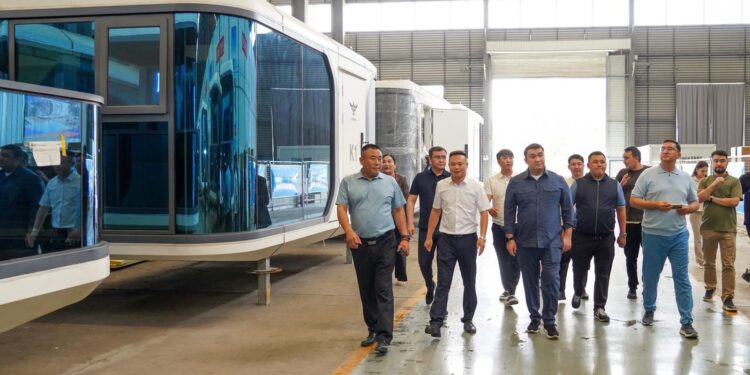 ҚЫТАЙДАҒЫ САПАР: ТҮРКІСТАН ОБЛЫСЫНДА ЗАМАНАУИ КАПСУЛАЛЫ ҮЙЛЕР САЛЫНАДЫ