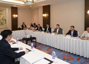 НҰРАЛХАН КӨШЕРОВ БАСТАҒАН ТҮРКІСТАН ОБЛЫСЫНЫҢ ДЕЛЕГАЦИЯСЫ ҚЫТАЙҒА ЖҰМЫС САПАРЫМЕН БАРДЫ