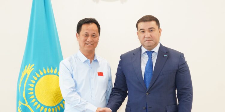 ТҮРКІСТАН ОБЛЫСЫНДА ТІКҰШАҚ ПЕН ҰШҚЫШСЫЗ ҰШУ АППАРАТТАРЫН ШЫҒАРАТЫН ЗАУЫТ САЛУ МӘСЕЛЕСІ ТАЛҚЫЛАНДЫ