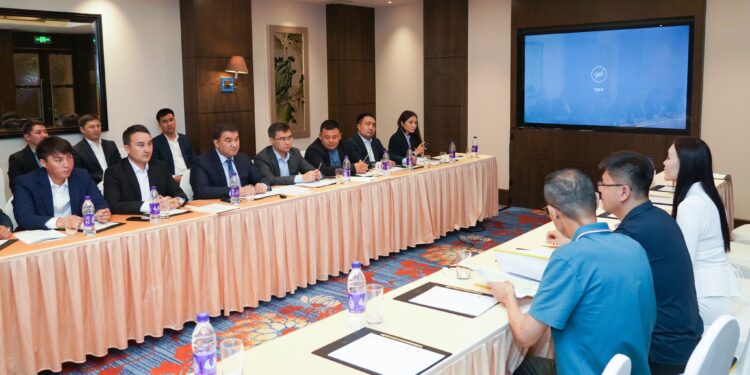 ҚЫТАЙ САПАРЫ: НҰРАЛХАН КӨШЕРОВ БЕЙЖІҢДЕ 20-ДАН АСТАМ КОМПАНИЯ БАСШЫЛАРЫМЕН КЕЗДЕСУ ӨТКІЗДІ