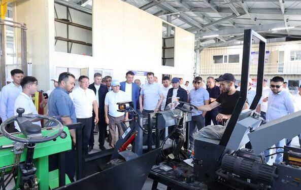 ТҮРКІСТАН: АУДАН, ҚАЛА БАСШЫЛАРЫ САУРАНДАҒЫ ӨНДІРІСТІК АЙМАҚТАРДЫҢ ЖҰМЫСЫМЕН ТАНЫСТЫ