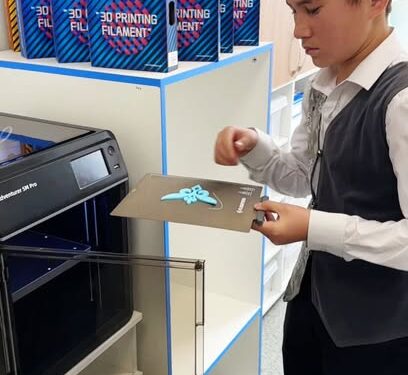 Түркістандық «Келешек мектеп» оқушылары жасанды интеллект арқылы киім бөлшектерінің 3D моделін әзірлеуді меңгеруде