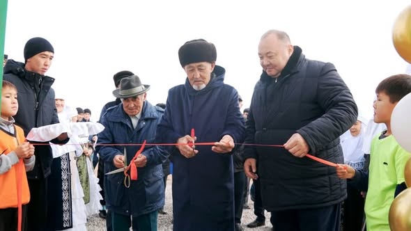 Келес ауданында Сарыжылға елді мекенінде жаңа футбол алаңшасы ел игілігіне берілді