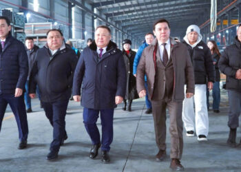 ТҮРКІСТАН: Парламент депутаттары өндірістік және әлеуметтік нысандармен танысты