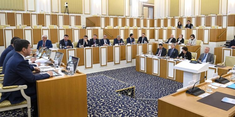 Ценности брака и семьи усилят на конституционном уровне в Казахстане