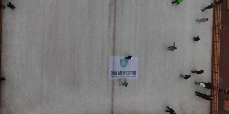 Шымкенттегі мұз айдындарында «Заң мен тәртіп» логотипі орнатылды