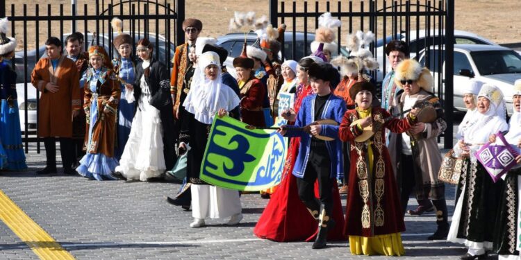 ТҮРКІСТАН ҚАЛАСЫНДА ДОМБЫРАШЫЛАР УЧАСКЕГЕ АРНАЙЫ КЕЛІП, ӨЗ ТАҢДАУЛАРЫН ЖАСАДЫ