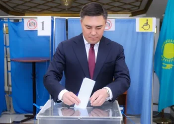 Аким Шымкента Габит Сыздыкбеков проголосовал на референдуме