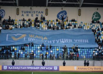 ТҮРКІСТАНДАҒЫ СТАДИОНДА 7 МЫҢ АДАМ РЕФЕРЕНДУМҒА ҚОЛДАУ КӨРСЕТТІ