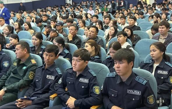 ТҮРКІСТАН ОБЛЫСЫ: САРЫАҒАШТА «ЗАҢ МЕН ТӘРТІП: ҚАУІПСІЗ БОЛАШАҚ ҮШІН» АТТЫ КЕҢ АУҚЫМДЫ ЖАСТАР КЕЗДЕСУІ ӨТТІ