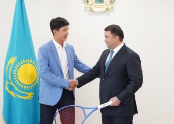 ТҮРКІСТАН ОБЛЫСЫ ӘКІМІ ТАЛАНТТЫ ЖАС ТЕННИСШІ ЗАҢҒАР НҰРЛАНҰЛЫМЕН КЕЗДЕСТІ