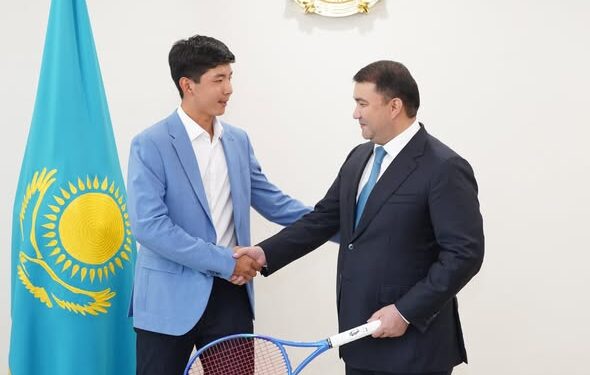 ТҮРКІСТАН ОБЛЫСЫ ӘКІМІ ТАЛАНТТЫ ЖАС ТЕННИСШІ ЗАҢҒАР НҰРЛАНҰЛЫМЕН КЕЗДЕСТІ